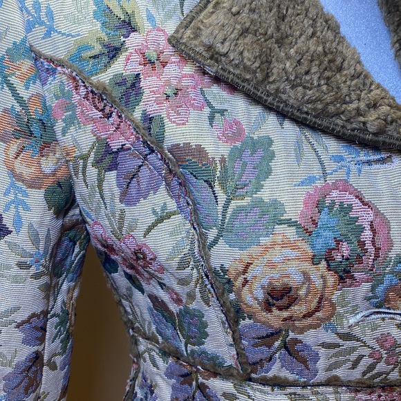 Anthropologie Made in Greece Floral Pattern with Faux Fur - Picture 4 of 15